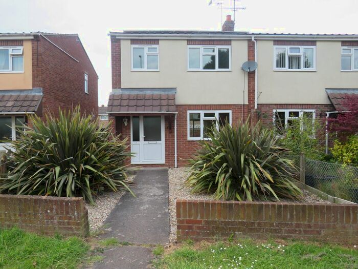 3 Bedroom Property To Rent In Lyndale Road, Yate, Bristol, BS37