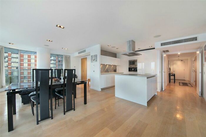 3 Bedroom Flat To Rent In New Providence Wharf, Fairmont Avenue, E14