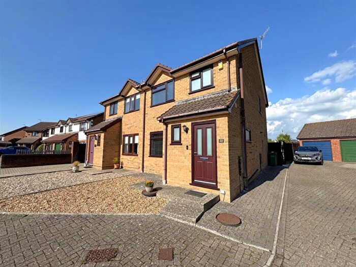 3 Bedroom Semi-Detached House For Sale In Buddleia Close, Weymouth, DT3