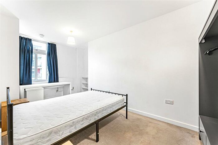 2 Bedroom Apartment To Rent In Coral Apartments, Salton Square, London, E14