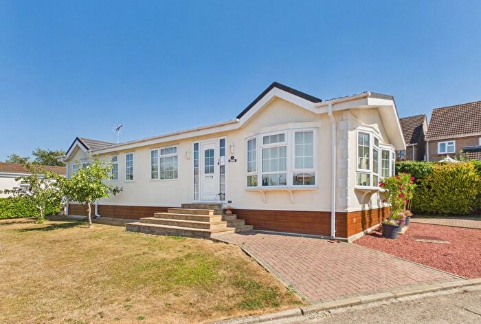 2 Bedroom Mobile/park Home For Sale In Degas Close, Cottenham, CB24
