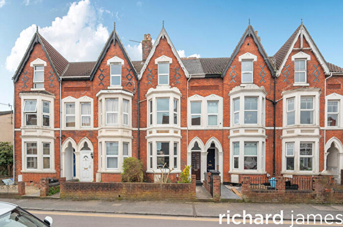 4 Bedroom Terraced House For Sale In Lansdown Road, Old Town, Swindon, SN1