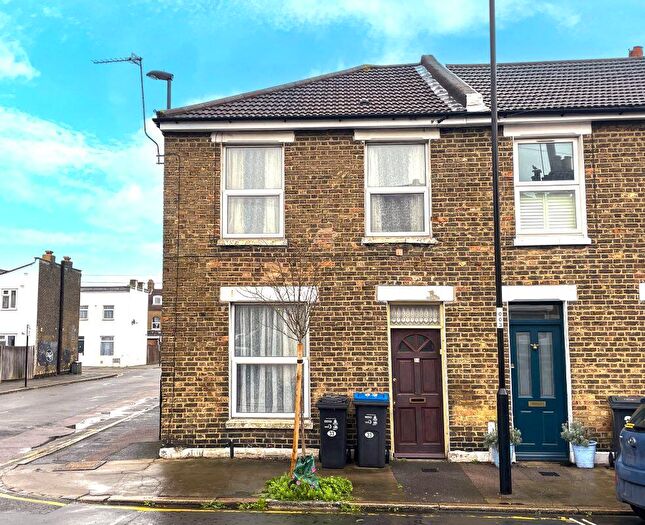 2 Bedroom End Of Terrace House For Sale In Percy Road, South Norwood, SE25