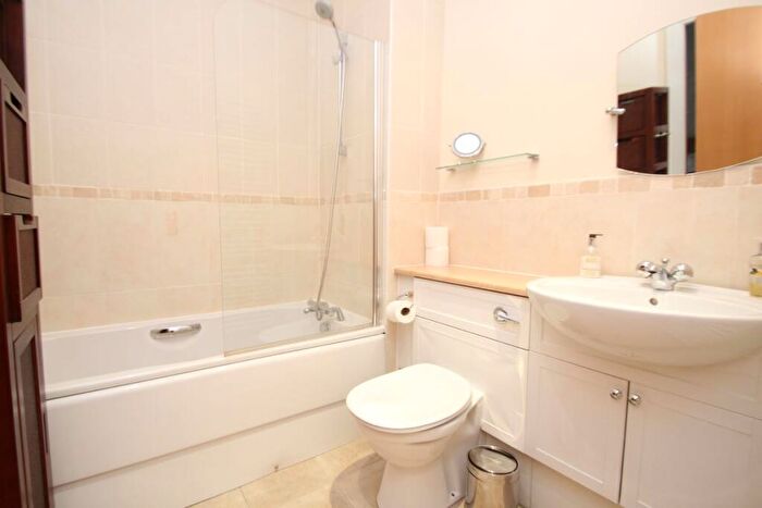 2 Bedroom Flat For Sale In /, Ingram Street, Glasgow, Lanarkshire, G1