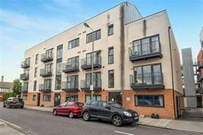 2 Bedroom Flat To Rent In Recovery Street, London, SW17