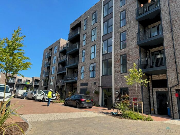 2 Bedroom Flat To Rent In Academy Way, Loughton, IG10