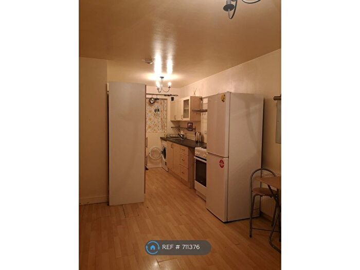 Studio To Rent In Frampton Road, Hounslow, TW4