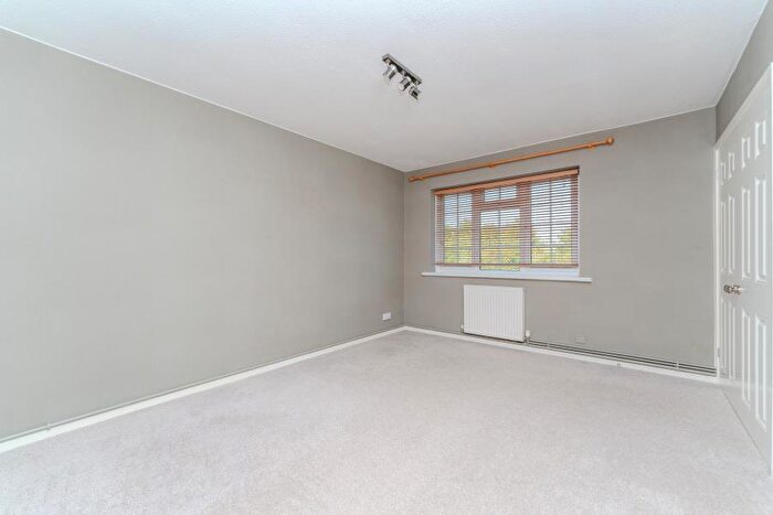 2 Bedroom Apartment To Rent In Bispham Road, NW10