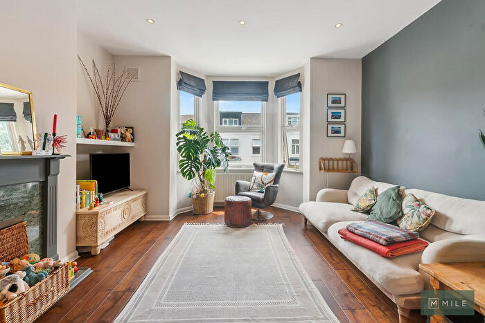 3 Bedroom Apartment For Sale In St. Marys Road, London, NW10