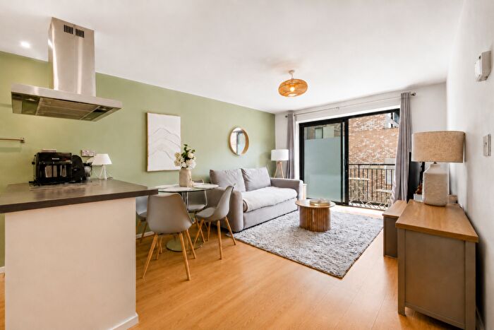 2 Bedroom Apartment To Rent In Blair Street, London, E14