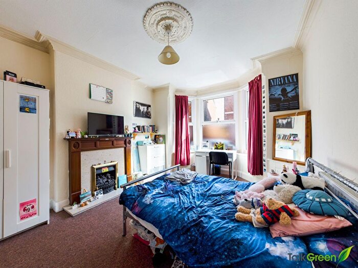 5 Bedroom Semi-Detached House To Rent In Park Avenue, Nottingham, NG2