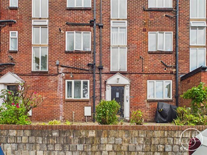 1 Bedroom Flat To Rent In Thorn Lane, Leeds, LS8