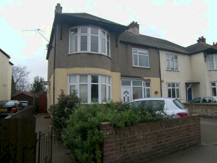 2 Bedroom Maisonette To Rent In Suttons Avenue Hornchurch Essex, RM12