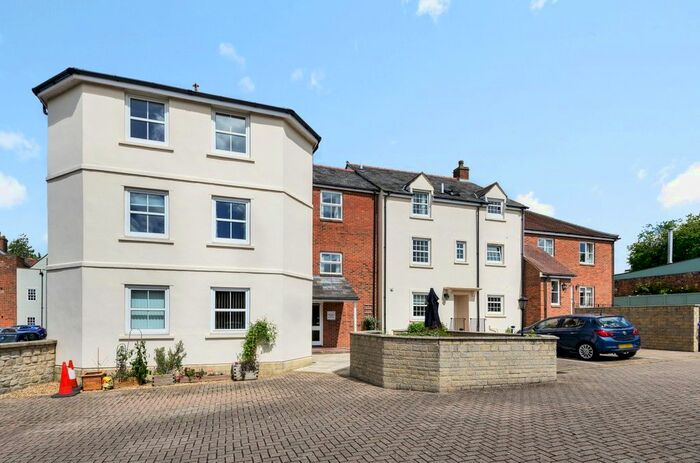 2 Bedroom Flat To Rent In Church Street, Faringdon, Oxfordshire, SN7
