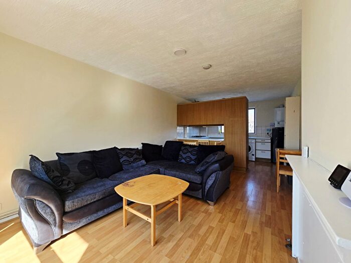 3 Bedroom Flat To Rent In Hillingdon Street, Kennington, SE17
