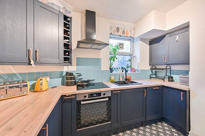 2 Bedroom Flat For Sale In Goldsborough House, Clapham, London, SW8