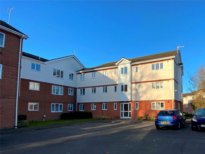 2 Bedroom Flat To Rent In Walled Meadow, Andover, Hampshire, SP10