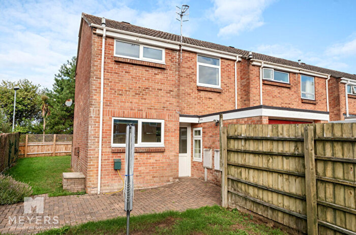 3 Bedroom End Of Terrace House For Sale In Airfield Close, Crossways, DT2