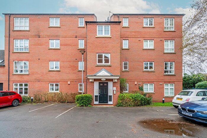 3 Bedroom Flat For Sale In Wenlock Drive, West Bridgford, Nottingham, NG2
