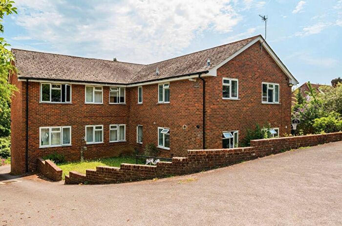 2 Bedroom Flat To Rent In Nightingale Road, Godalming, GU7