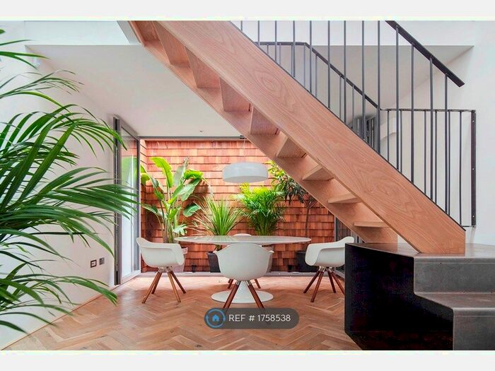 3 Bedroom Detached House To Rent In Forest Road, London, E8