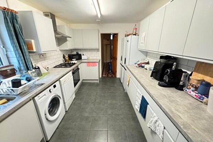 5 Bedroom Terraced House To Rent In Malefant Street Cardiff, CF24