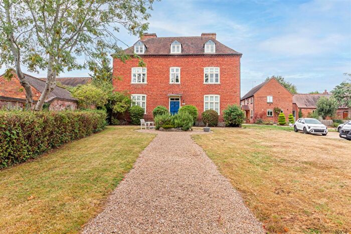 2 Bedroom Flat For Sale In Harrow Croft, Worcester, WR2