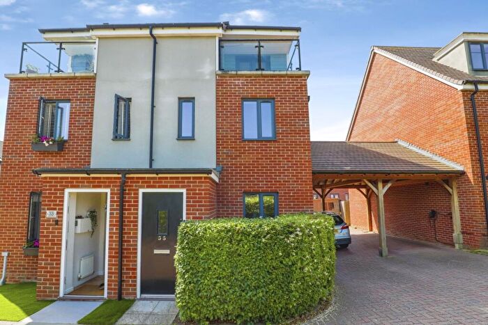 3 Bedroom Semi-Detached House For Sale In Bailey Drive, Castle Hill, Ebbsfleet Valley, Swanscombe, DA10