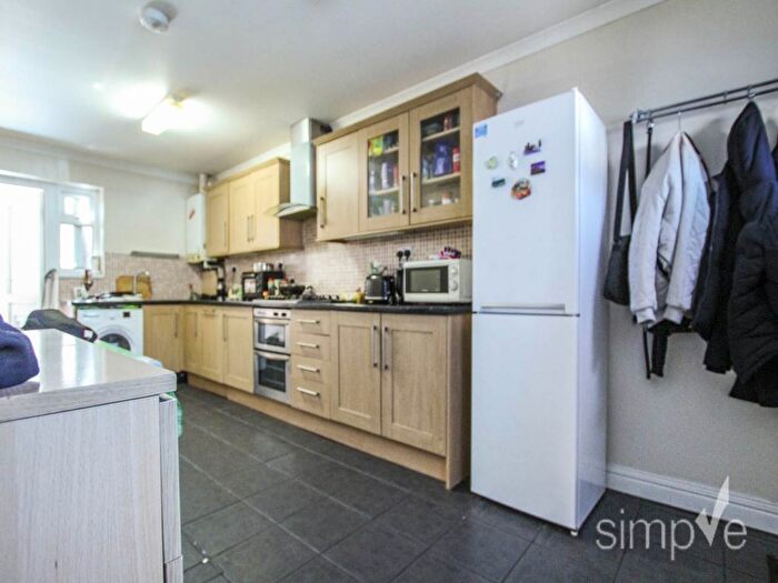 2 Bedroom Maisonette To Rent In Larch Crescent, Hayes, Middlesex, UB4