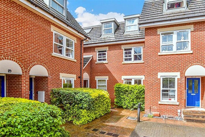 1 Bedroom Flat For Sale In Parsons Place, Tonbridge, Kent, TN9