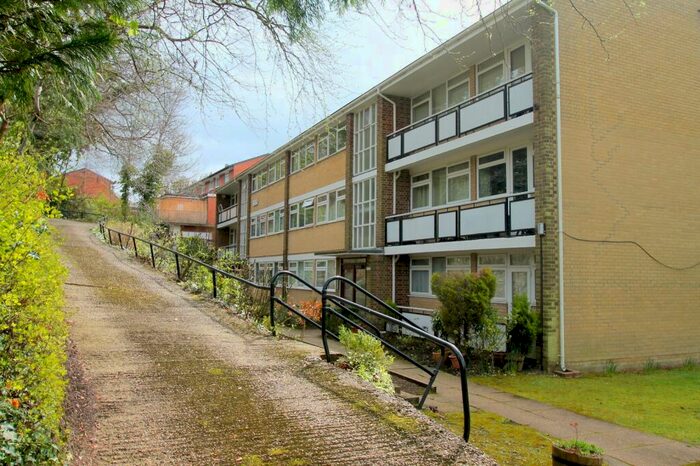 2 Bedroom Flat To Rent In Bedroom Purpose Built Flat In Warlingham, CR6