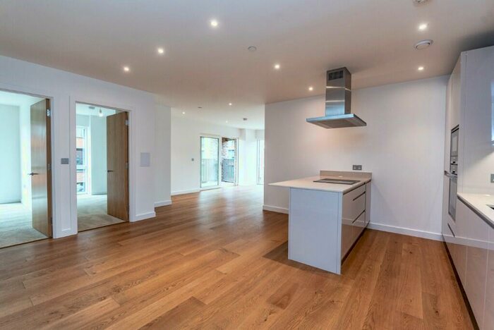 3 Bedroom Apartment To Rent In Lismore Boulevard, London, NW9