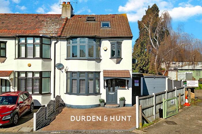 4 Bedroom End Of Terrace House For Sale In Harwood Avenue, Hornchurch, RM11