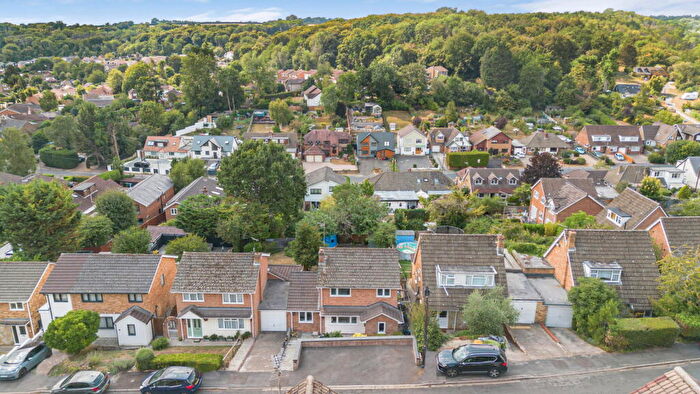 3 Bedroom Link Detached House For Sale In Stewarts Way, Marlow, SL7