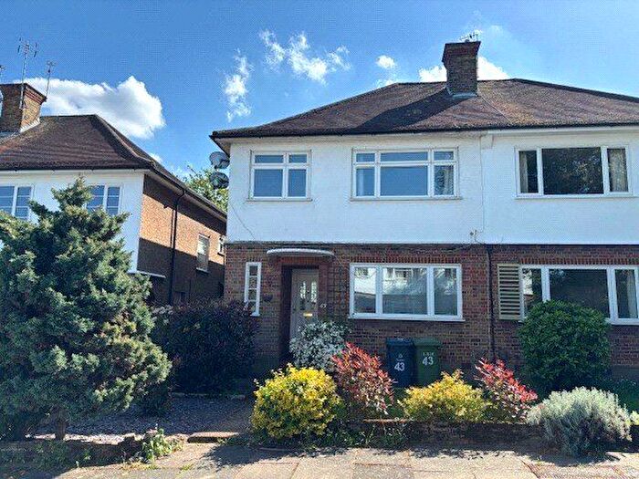 2 Bedroom Maisonette To Rent In Holwell Place, Pinner, HA5