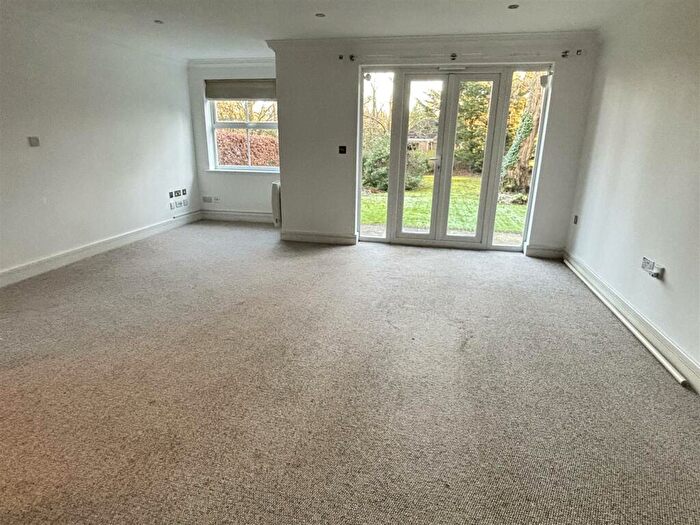 2 Bedroom Apartment For Sale In Tudor Court, London Road, Windlesham, GU20