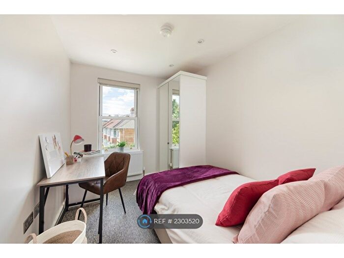 2 Bedroom Flat To Rent In Arlington Road, Bath, BA2