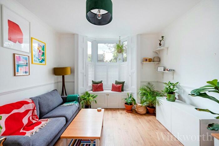 1 Bedroom Apartment To Rent In Kings Grove, London, SE15