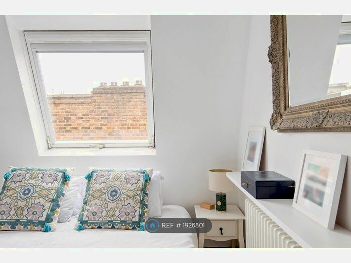 2 Bedroom Flat To Rent In Cornwall Crescent, London, W11