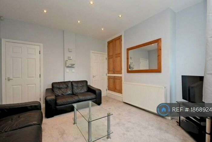 4 Bedroom Terraced House To Rent In Clough Road, Sheffield, S1