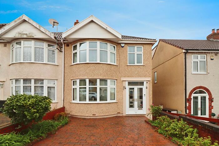 3 Bedroom End Terrace House For Sale In Elton Road, Kingswood, Bristol, BS15