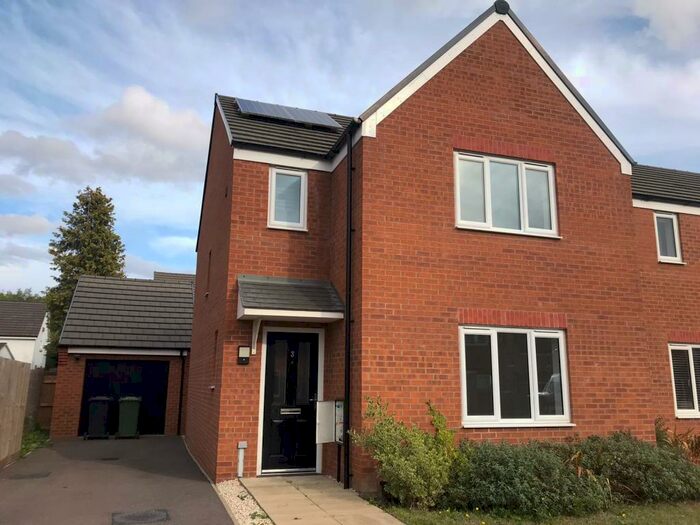 3 Bedroom House To Rent In Buttercream Drive, Woodston, Peterborough, PE2