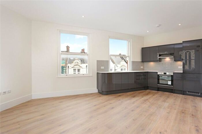 2 Bedroom Flat To Rent In Kasaka House, - Finchley Road, NW3