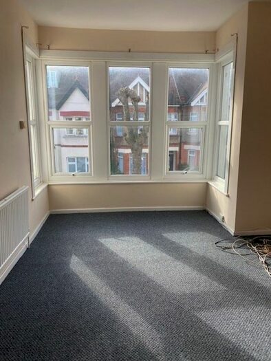 1 Bedroom Flat To Rent In St. Helens Road, Westcliff-On-Sea SS0