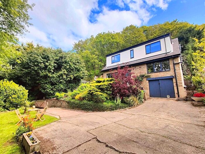 4 Bedroom Detached House For Sale In Sutcliffe Wood Lane, Hipperholme, HX3