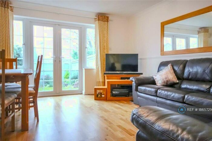 3 Bedroom Terraced House To Rent In Greenham Wood, Bracknell, RG12