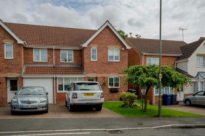 4 Bedroom House To Rent In Darlands Drive, Barnet, EN5