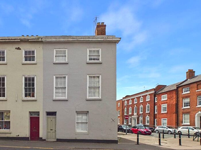 4 Bedroom End Of Terrace House For Sale In London Road, Worcester, Worcestershire, WR5