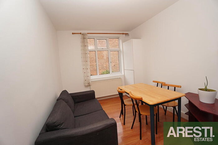 3 Bedroom Apartment To Rent In Flat, Seven Sisters Road, London, N4
