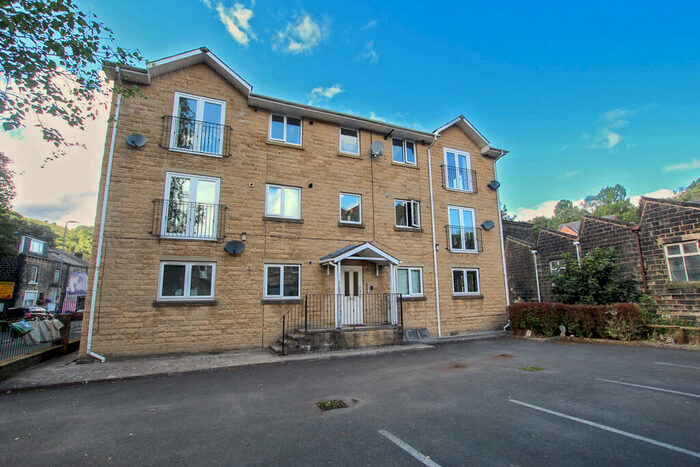 2 Bedroom Apartment To Rent In Waterside Mews, Rochdale Road, Walsden, OL14